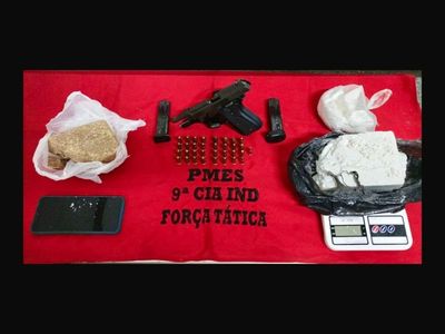 Homem  detido com drogas, arma e munies em Maratazes 