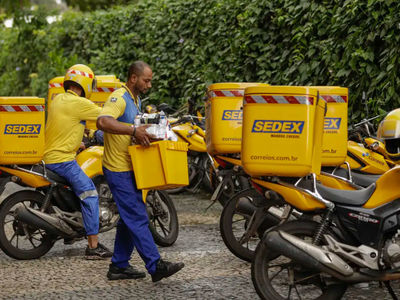 Correios anunciam PDV e concurso para contratar 3,2 mil carteiros